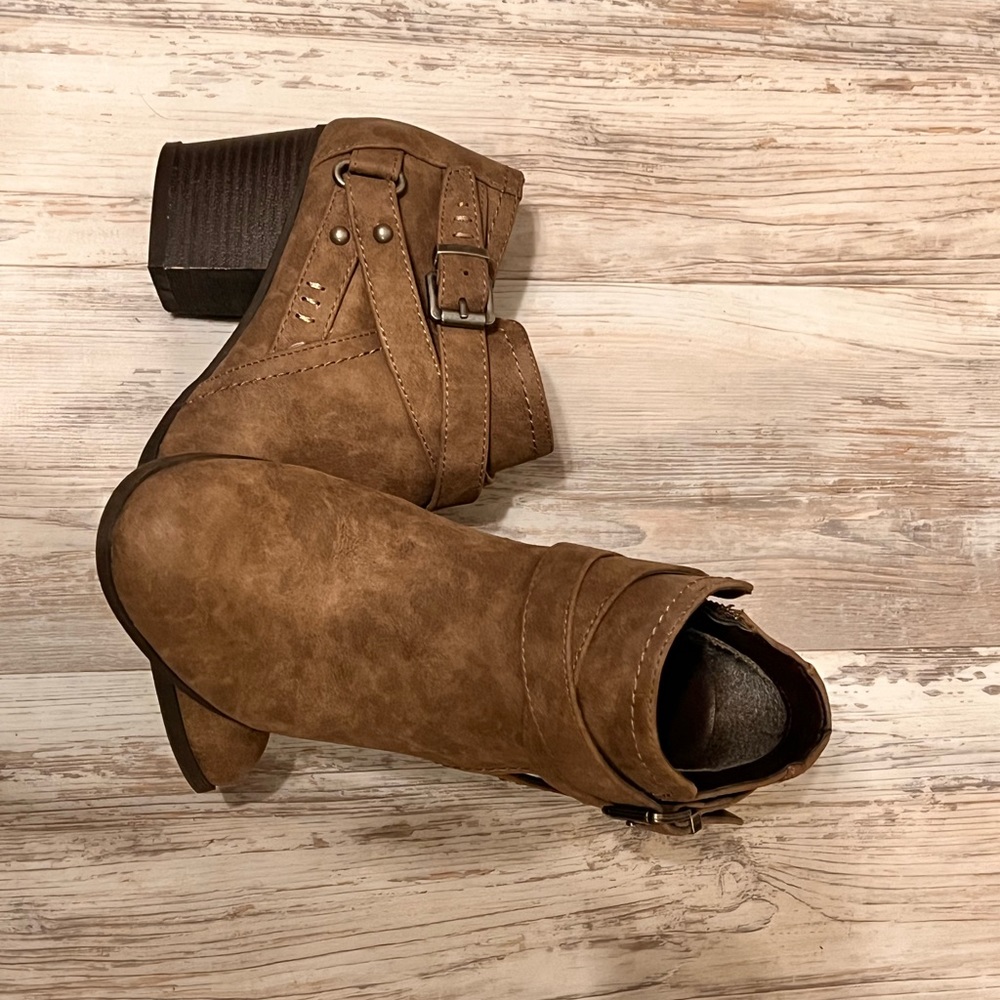 Size 8 women’s heeled boots